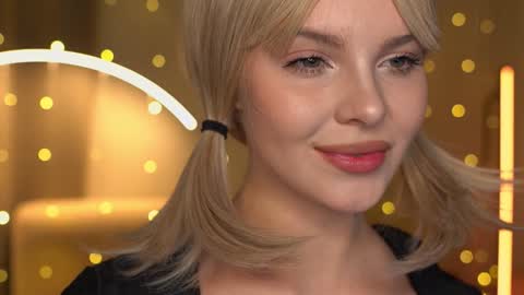 Please call me Kalisa online show from December 12, 8:10 pm