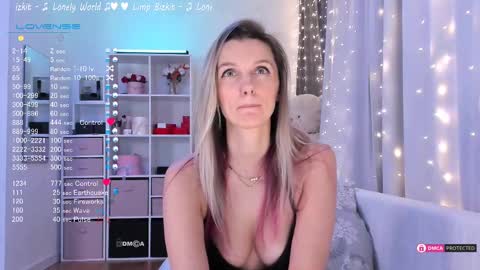 Snapshot of karamelsw chatting on March 2, 11:39 pm Julia online show from March 2, 11:39 pm