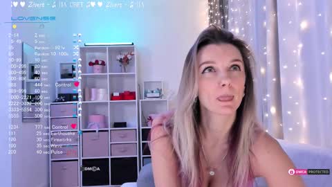 Snapshot of karamelsw chatting on March 11, 7:58 pm Julia online show from March 11, 7:58 pm