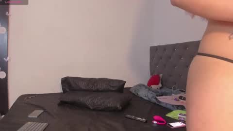 karely_laurent online show from May 24, 11:58 pm