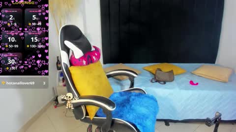 karen_adamss online show from March 11, 5:11 am