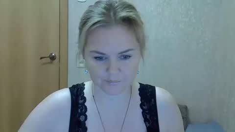 karennelsonx online show from October 24, 11:06 am