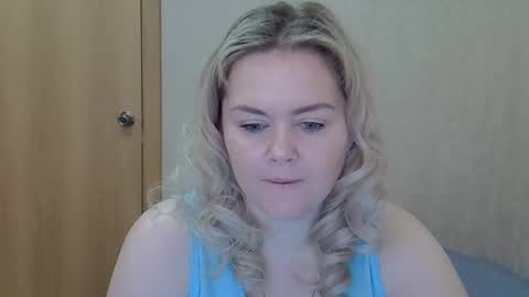 karennelsonx online show from April 5, 8:35 am