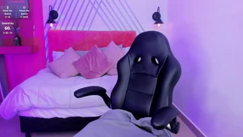 Kari  online show from April 18, 1:24 pm