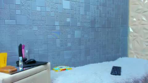 karinatompson online show from November 29, 12:03 am