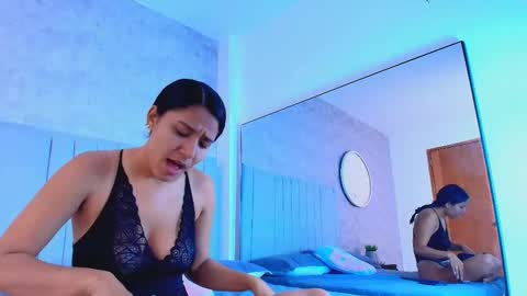 Snapshot of karla__ruiz chatting on October 19, 1:51 am Karla online show from October 19, 1:51 am