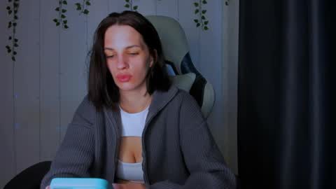 karla_lim online show from May 18, 7:14 am