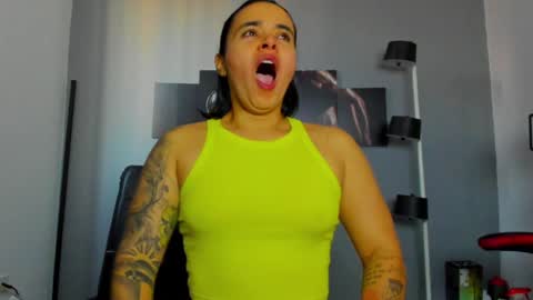 Snapshot of karlyjons_ chatting on February 7, 12:39 pm online show from February 7, 12:39 pm