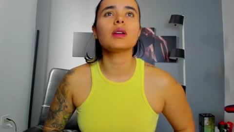 Snapshot of karlyjons_ chatting on December 27, 4:44 pm online show from December 27, 4:44 pm