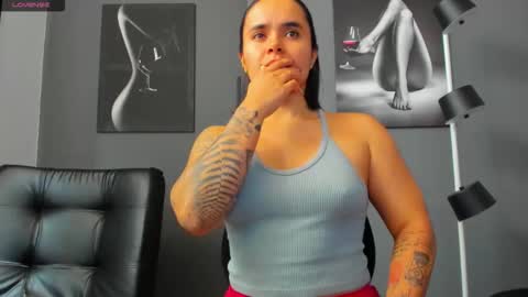Snapshot of karlyjons_ chatting on October 11, 6:54 pm online show from October 11, 6:54 pm