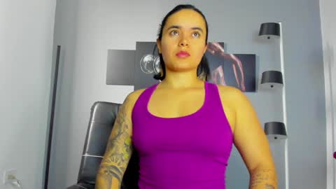 Snapshot of karlyjons_ chatting on December 19, 2:13 pm online show from December 19, 2:13 pm