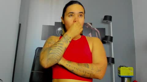 Snapshot of karlyjons_ chatting on January 19, 1:55 pm online show from January 19, 1:55 pm