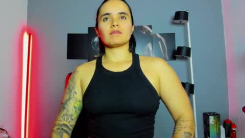 Snapshot of karlyjons_ chatting on February 22, 11:43 pm online show from February 22, 11:43 pm