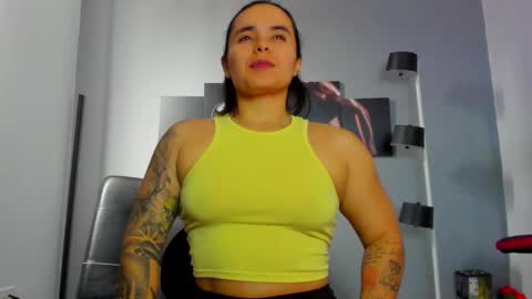 Snapshot of karlyjons_ chatting on February 13, 5:11 pm online show from February 13, 5:11 pm