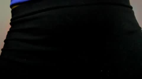 Snapshot of karlyjons_ chatting on February 12, 12:33 pm online show from February 12, 12:33 pm