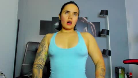 Snapshot of karlyjons_ chatting on March 1, 8:42 pm online show from March 1, 8:42 pm