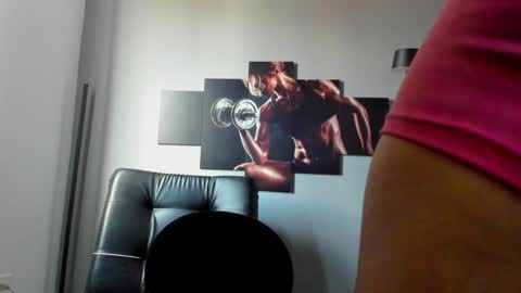 Snapshot of karlyjons_ chatting on December 17, 2:11 pm online show from December 17, 2:11 pm