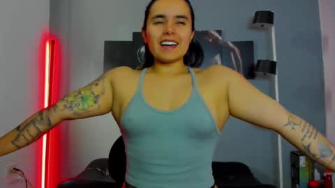 Snapshot of karlyjons_ chatting on March 7, 3:39 pm online show from March 7, 3:39 pm