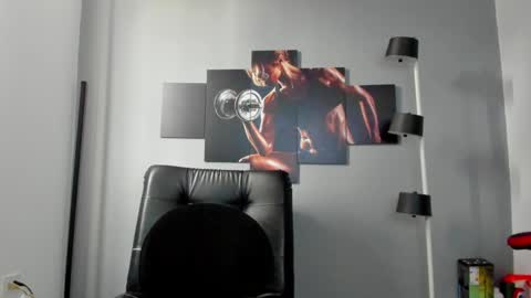 Snapshot of karlyjons_ chatting on February 1, 7:02 pm online show from February 1, 7:02 pm