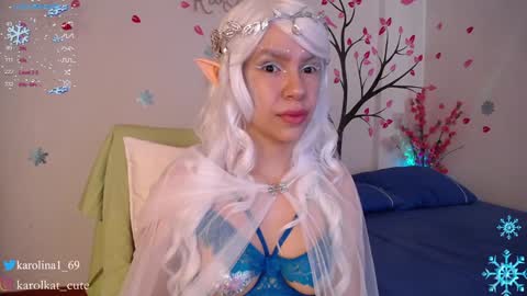 Snapshot of karolkat_1 chatting on December 21, 1:53 pm Karolina 3 online show from December 21, 1:53 pm