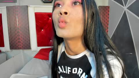 Snapshot of karoll014 chatting on January 29, 11:30 am Karol online show from January 29, 11:30 am