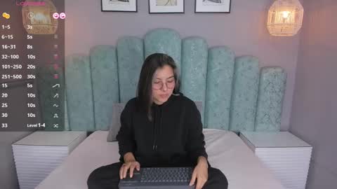 Snapshot of karoll_santos chatting on December 24, 4:44 am Karol Santos online show from December 24, 4:44 am