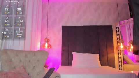 Snapshot of kataliina_18 chatting on December 5, 12:00 pm Kat online show from December 5, 12:00 pm