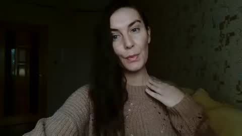 Snapshot of katalinaqe chatting on October 1, 7:35 am KatalinaQE online show from October 1, 7:35 am