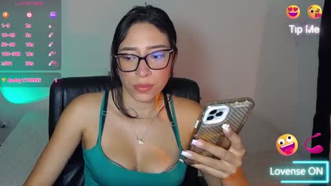 Snapshot of kate_arden chatting on December 4, 12:30 am Carla Palmer online show from December 4, 12:30 am