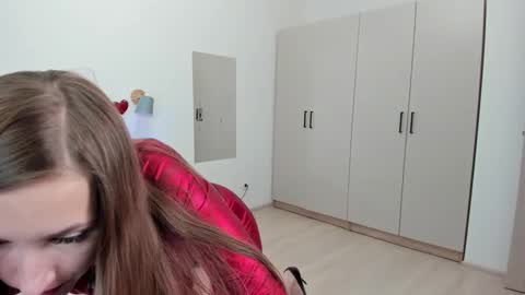 kate_redgar online show from February 8, 5:05 pm