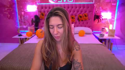 Snapshot of kateshanny chatting on November 1, 7:56 am Kate online show from November 1, 7:56 am