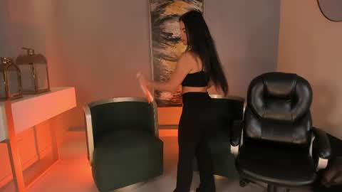 K A T E  online show from April 11, 8:07 am