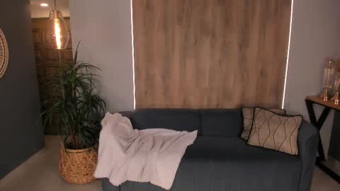 K A T E  online show from November 9, 1:18 pm