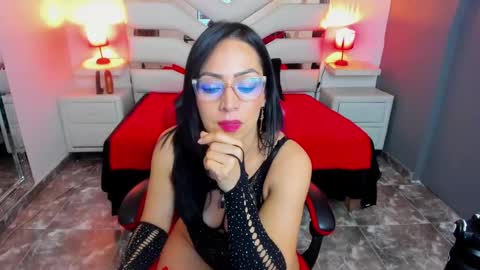 kate Tompson online show from November 22, 9:39 pm