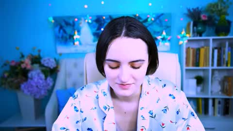 katewillows online show from February 4, 8:17 am