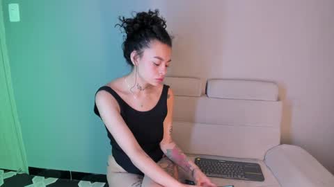 Snapshot of kathegomez_ chatting on December 14, 7:46 pm KatheGomez online show from December 14, 7:46 pm