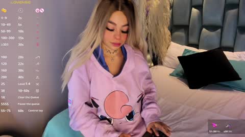 Snapshot of kathegomez_ chatting on December 22, 7:31 pm KatheGomez online show from December 22, 7:31 pm