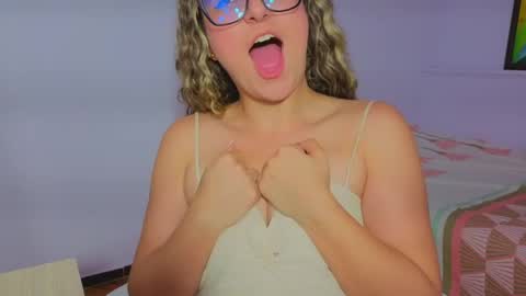 Khaterine online show from May 28, 8:29 pm