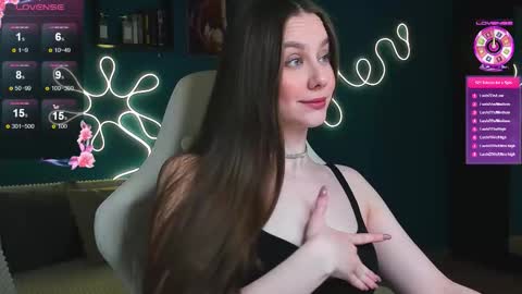 Snapshot of katie_taylorr chatting on October 5, 9:42 pm Katie online show from October 5, 9:42 pm