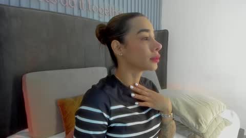 Snapshot of katiecruz_ chatting on February 26, 12:16 pm Katie online show from February 26, 12:16 pm