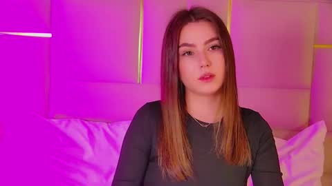 katiereeves online show from November 17, 5:02 pm