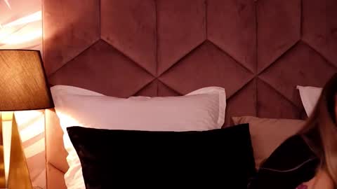 Snapshot of katjolie chatting on October 16, 8:00 pm KatJolie online show from October 16, 8:00 pm