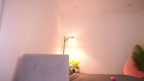 Follow me on instagram and twitter as correaktnees online show from November 5, 7:57 am