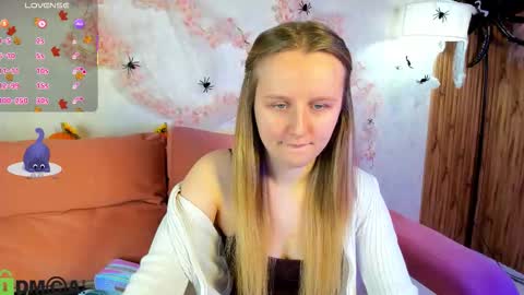 Snapshot of katrina_bail chatting on October 20, 1:41 am Katrina Bail online show from October 20, 1:41 am