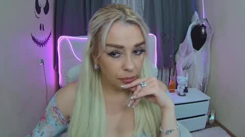 katrinacharm online show from October 12, 1:57 pm