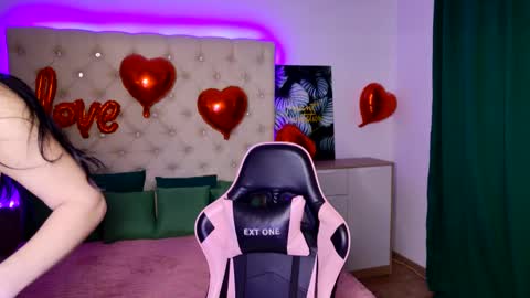 KattieSims online show from February 6, 4:21 am