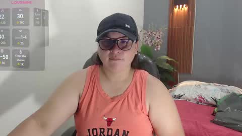 Snapshot of katty_findom_ chatting on February 19, 12:22 pm katty online show from February 19, 12:22 pm