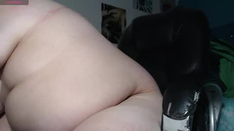 Snapshot of katty_findom_ chatting on February 18, 12:39 pm katty online show from February 18, 12:39 pm