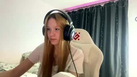 Amia online show from April 11, 5:27 pm