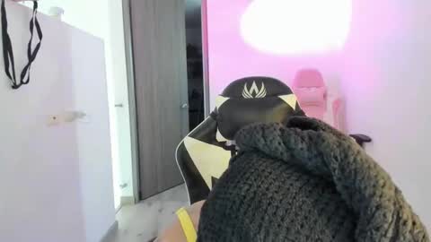 kaylie online show from December 3, 7:49 pm